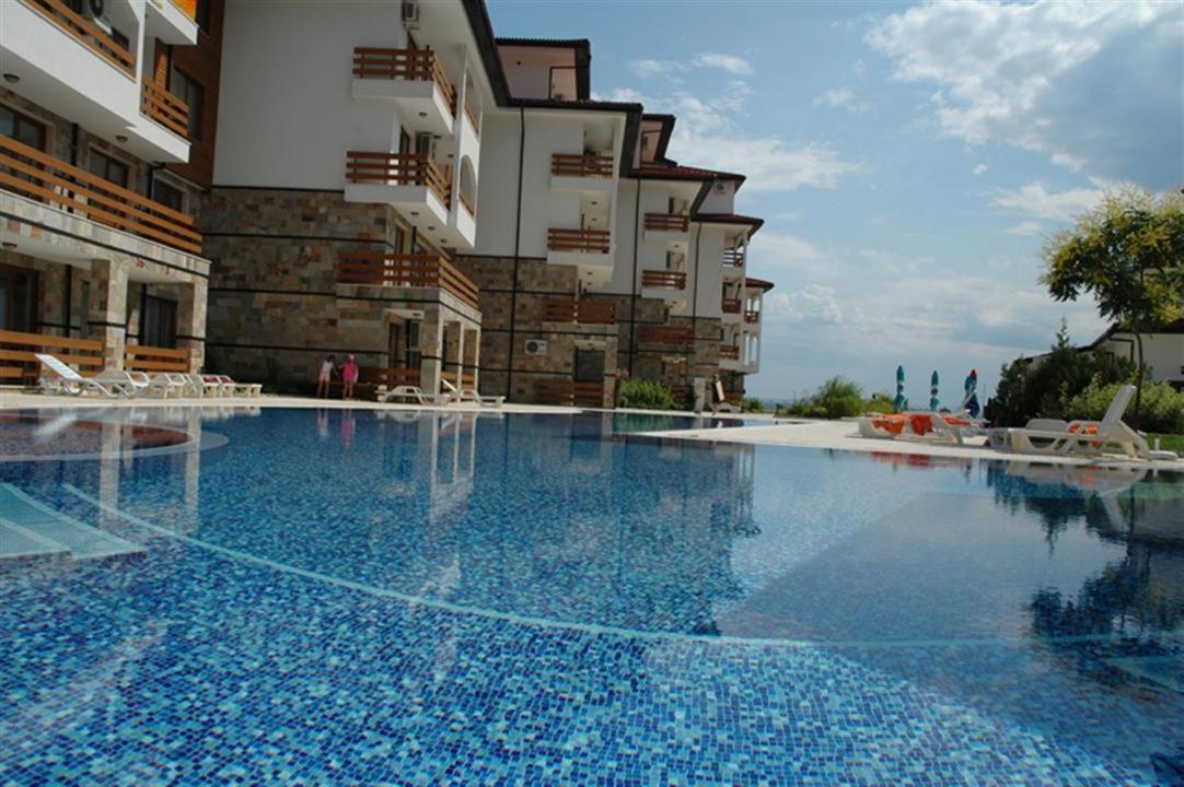 Vm Apartments Robinson Beach Pomorie Exterior photo