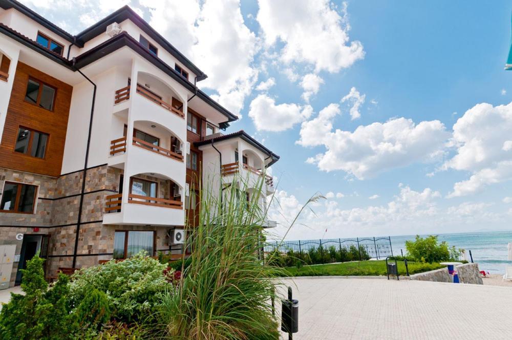Vm Apartments Robinson Beach Pomorie Exterior photo