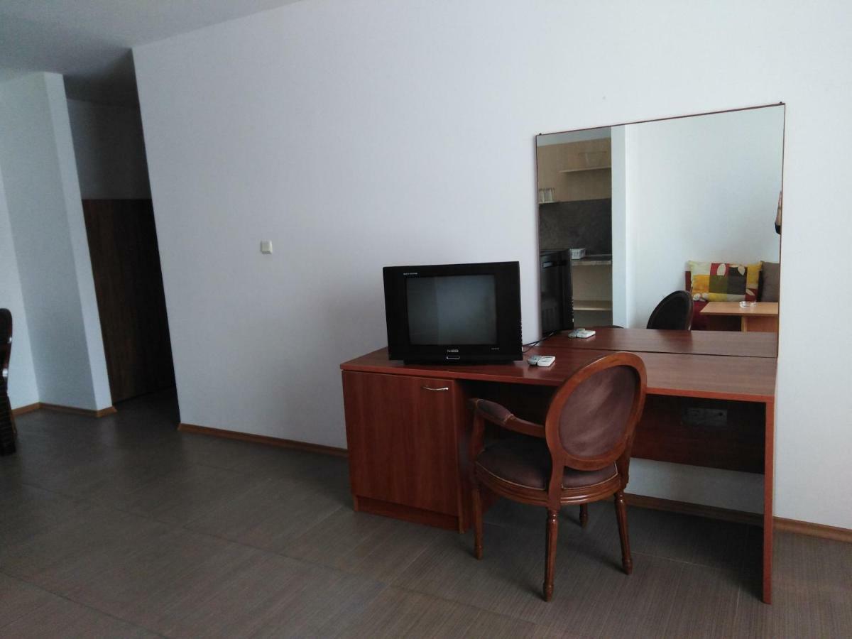 Vm Apartments Robinson Beach Pomorie Exterior photo