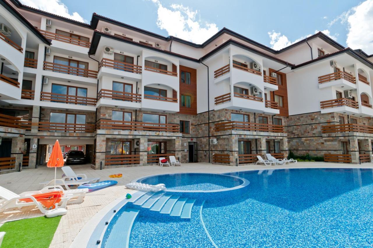 Vm Apartments Robinson Beach Pomorie Exterior photo